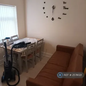 1 bedroom flat in Whitland, Carmarthenshire (1 bed) - Image 6