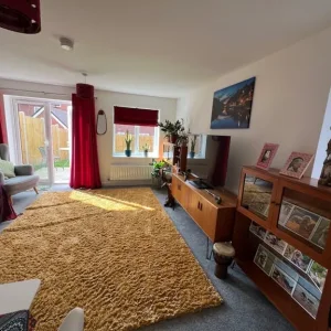 Double bedroom in a 2-bed home - Image 2