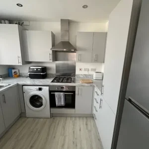 Double bedroom in a 2-bed home - Image 5