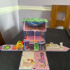 Polly pocket camper van, house & Polly pockets - Image 6