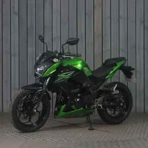 2015 Kawasaki Z300 ABS Green Motorbike - Image 2