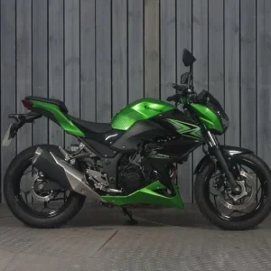 2015 Kawasaki Z300 ABS Green Motorbike - Image 3