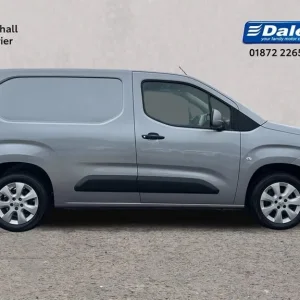 2021 Vauxhall Combo 1.5TD 100PS Griffin 2000 Panel Van Diesel Manual - Image 3