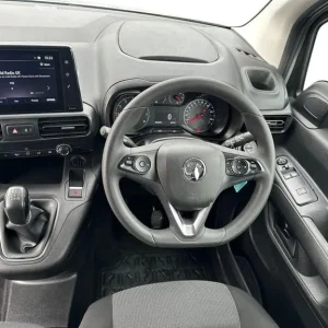 2021 Vauxhall Combo 1.5TD 100PS Griffin 2000 Panel Van Diesel Manual - Image 8