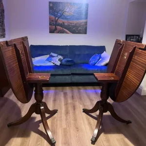 Repro mahogany veneered dining table - Image 3