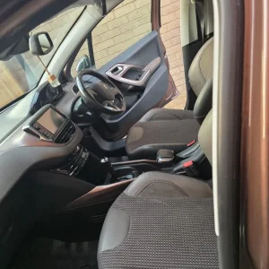 2008 Peugeot 1598 Hatchback - Image 2