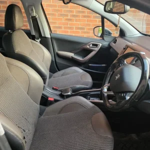 2008 Peugeot 1598 Hatchback - Image 3