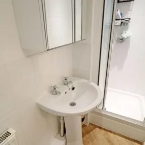 En-Suite Room Available - Image 3