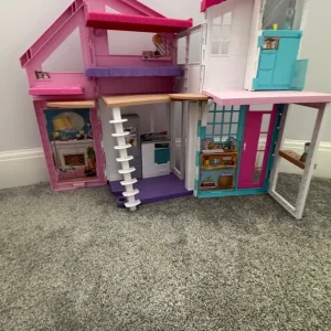 Barbie House in excellent condition - Image 3