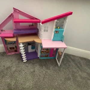 Barbie House in excellent condition