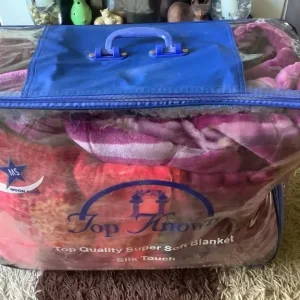 Moonstar Super Soft Floral Blanket with Carry Case - Image 3