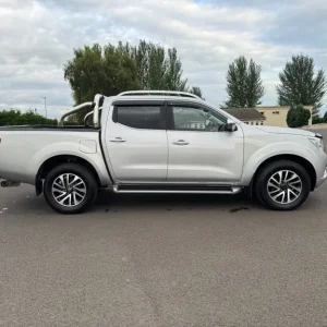 2018 Nissan Navara Tekna 2.3 DCI Manual - Image 6