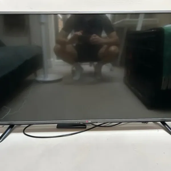 LG 42” TV LG42LB5500 (2015)