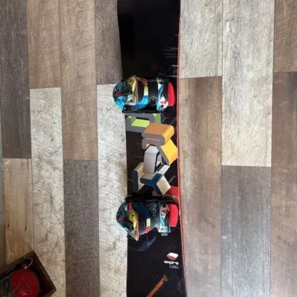 Drake Empire 161 Snowboard With Flow Bindings and Bag