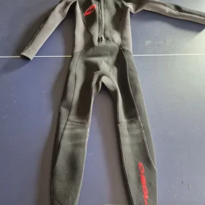 Kids wetsuit 8-10yr old
