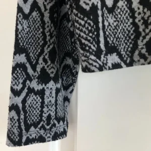 H&M Divided black/grey snakeskin print sweatshirt - Image 2