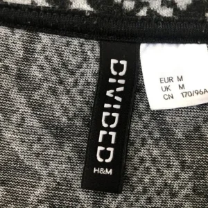 H&M Divided black/grey snakeskin print sweatshirt - Image 5