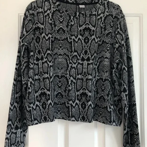 H&M Divided black/grey snakeskin print sweatshirt