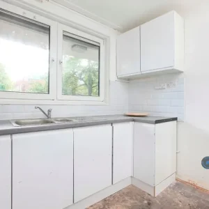3 bedroom split-level flat in Witchwood House, Corsham, Wiltshire - Image 3