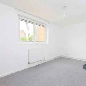 3 bedroom split-level flat in Witchwood House, Corsham, Wiltshire - Image 4