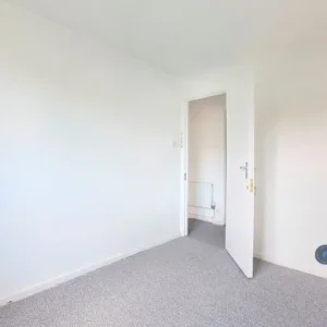3 bedroom split-level flat in Witchwood House, Corsham, Wiltshire - Image 5