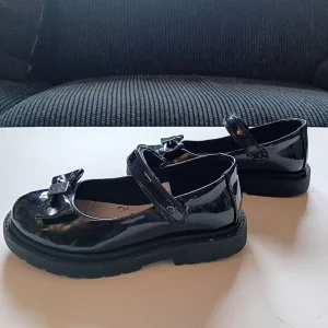 Girls black shoes size 12 - Image 3