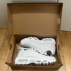 Nike Air Max 95 trainers size 5.5 - Image 4