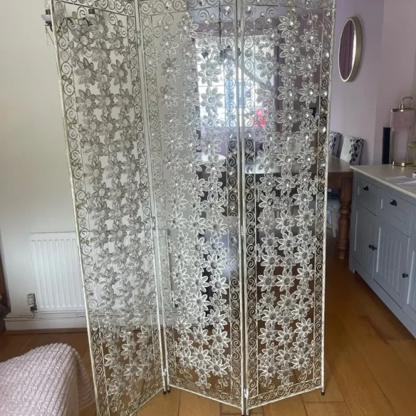 Room screen
