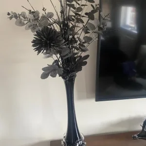 Glass vase complete with artificial flowers