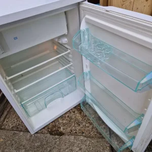Frigidaire undercounter fridge with freezer box - Image 2