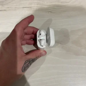 Apple AirPods 2nd gen - Image 2