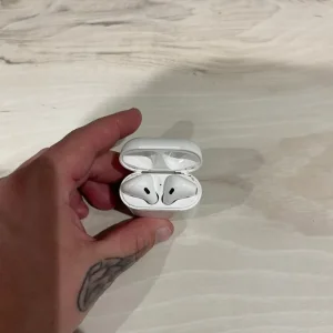 Apple AirPods 2nd gen - Image 3