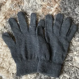 Girls gloves, very good condition