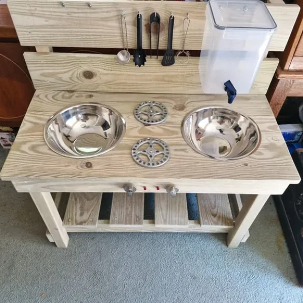 Mud kitchen with single water tank