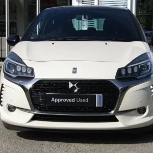 2017 Citroen DS3 1.2 PureTech Parthenon Cream Hatchback - Image 3