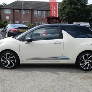 2017 Citroen DS3 1.2 PureTech Parthenon Cream Hatchback - Image 5