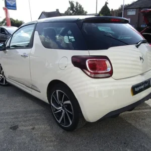 2017 Citroen DS3 1.2 PureTech Parthenon Cream Hatchback - Image 8