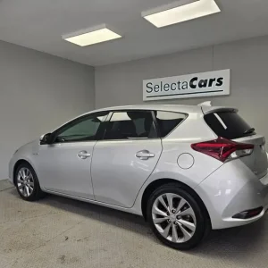 2016 Toyota Auris 1.8 VVT-h Excel Hatchback - Image 2