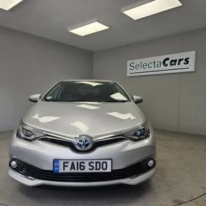 2016 Toyota Auris 1.8 VVT-h Excel Hatchback - Image 3