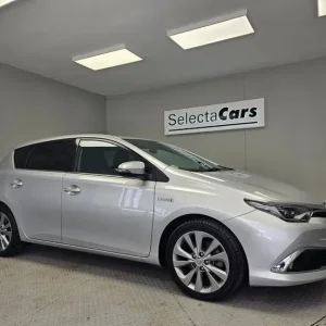 2016 Toyota Auris 1.8 VVT-h Excel Hatchback - Image 4