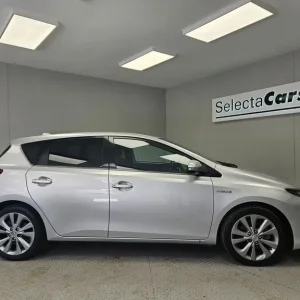 2016 Toyota Auris 1.8 VVT-h Excel Hatchback - Image 5