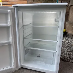 Logik 130L Undercounter Fridge - Image 4