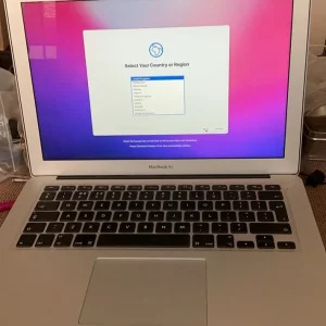 MacBook Air 13-inch - Image 2