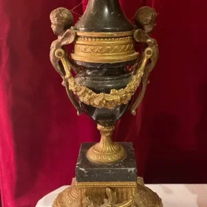 Clock and matching candelabras - Image 2