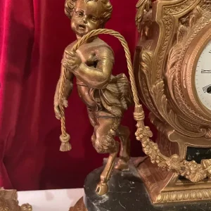 Clock and matching candelabras - Image 4