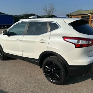 2014 Nissan Qashqai 1.5 dCi Acenta Premium SUV - Image 7