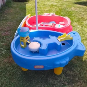 Little Tikes Sand and Water table with Parasol and accessories - Image 4