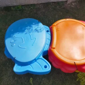 Little Tikes Sand and Water table with Parasol and accessories - Image 5