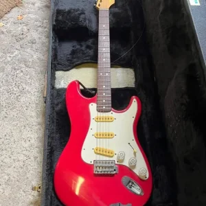 Sunn Mustang Stratocaster with Hard Case
