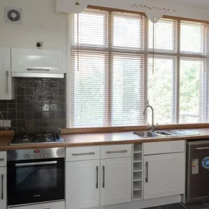 2 bedroom flat in High Town Road, Pembrokeshire, Wales (2 bed) - Image 2